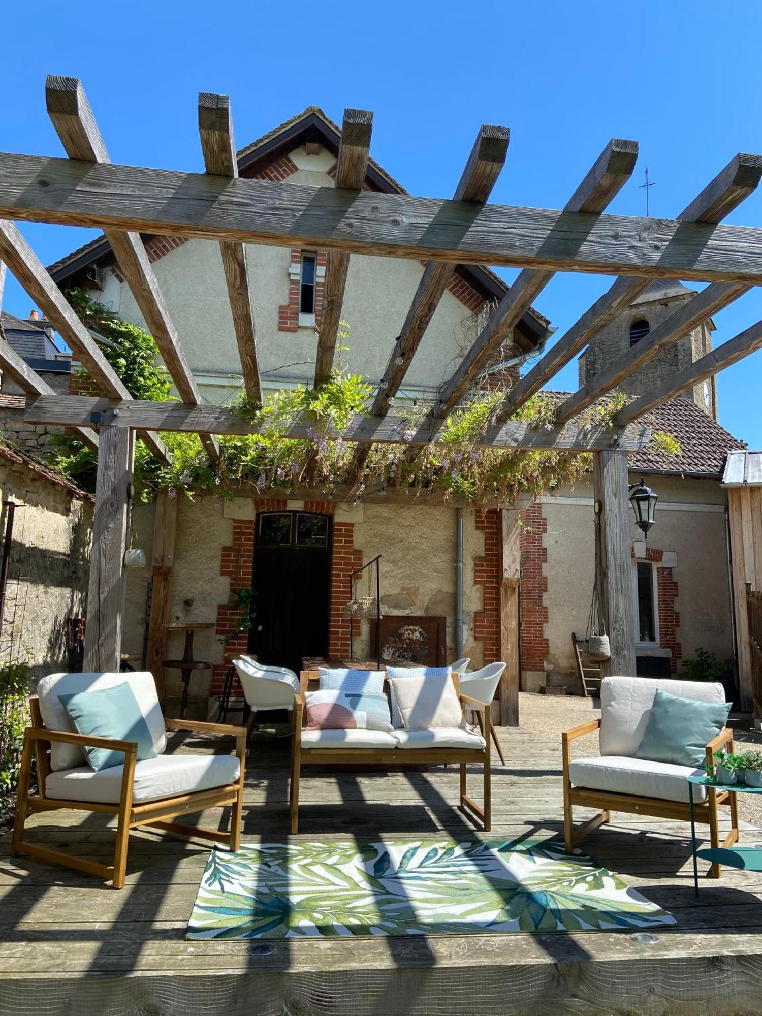 Pool House-L'Hirondelle De Sermizelles- Grand Jardin, Calme Et Nature Aux Portes Du Morvan Экстерьер фото